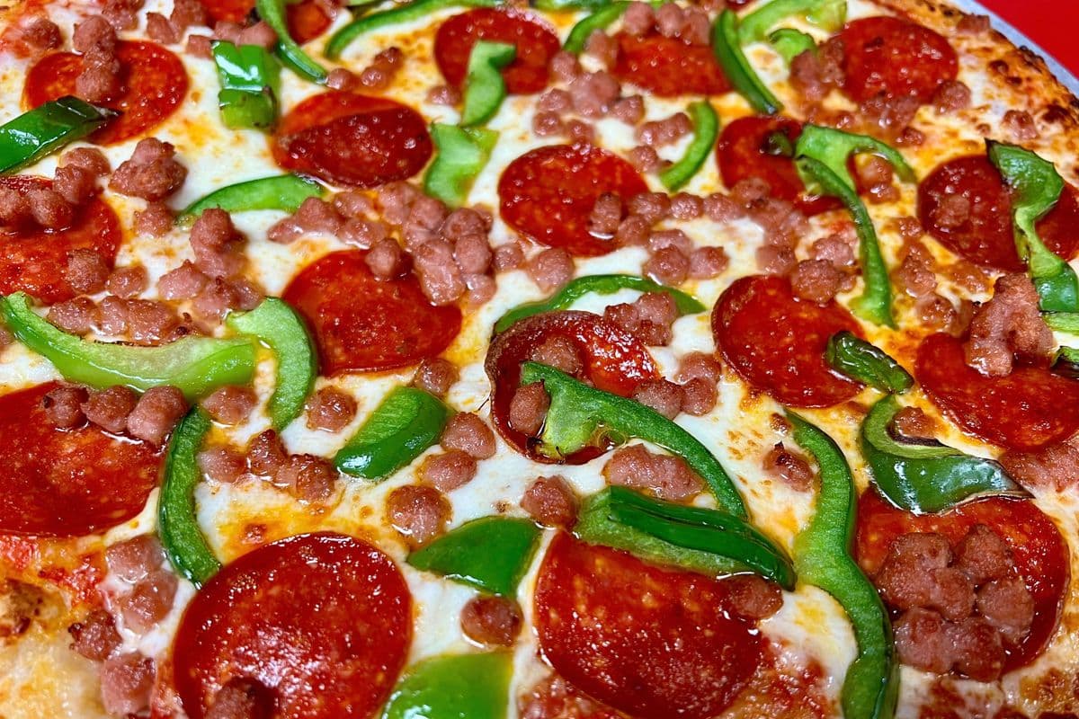 14" Large Vintage Deluxe Pizza