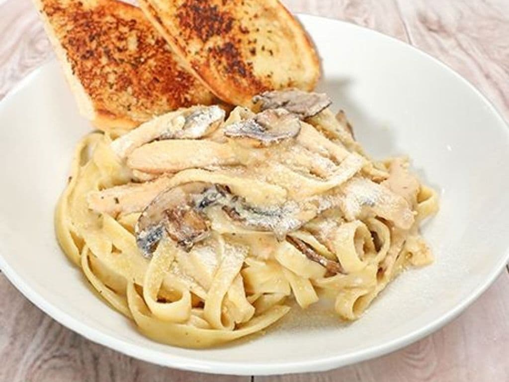 Fettuccine Alfredo