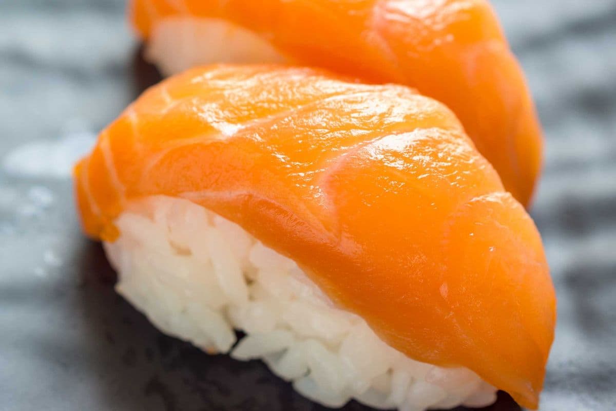 602 Salmon Nigiri (2Pcs)