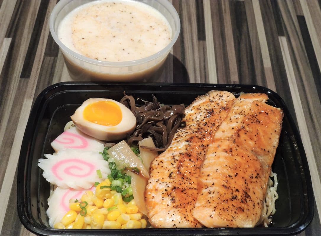 Salmon Steak (2 pcs) Ramen Noodle Soup (A759)