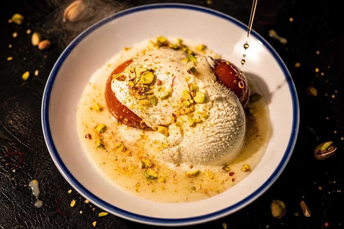 Gulab Jamun (2 pcs) with Ice Cream