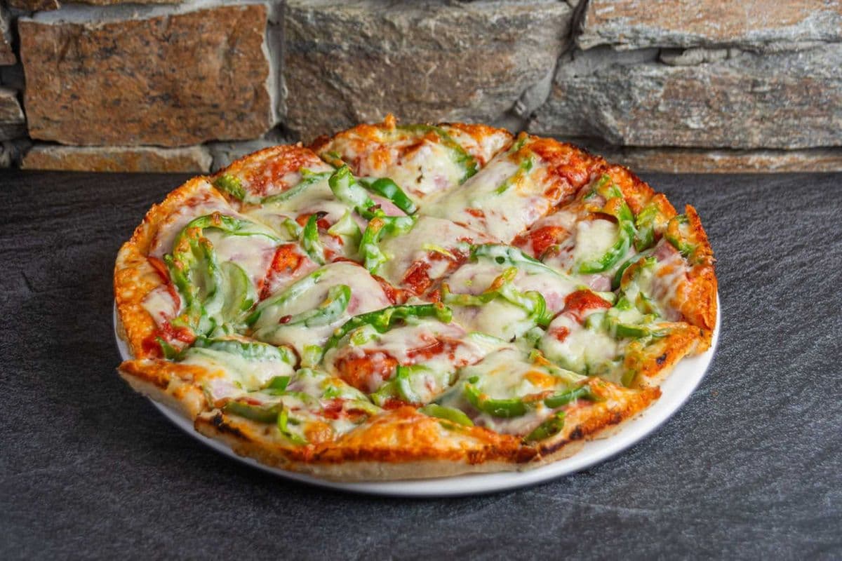 #17 10" Medium Ham and Green Pepper Classic Pizza