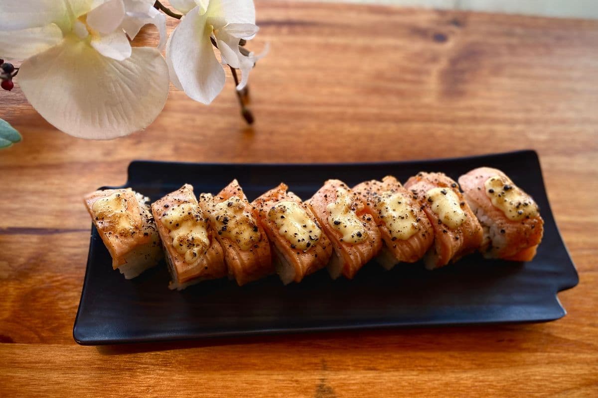 13. Grilled Salmon Roll (8pcs)