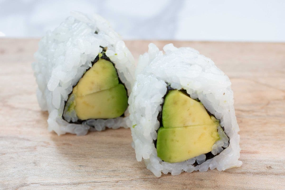 Avocado Rolls (6 pcs)