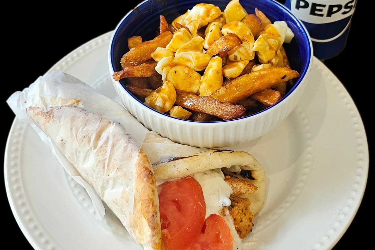 Trio Pita + Poutine