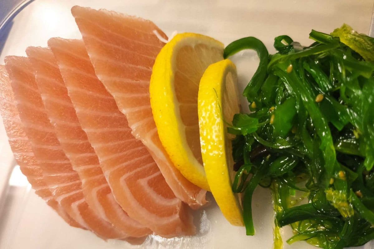 Salmon Sashimi (2 pcs)