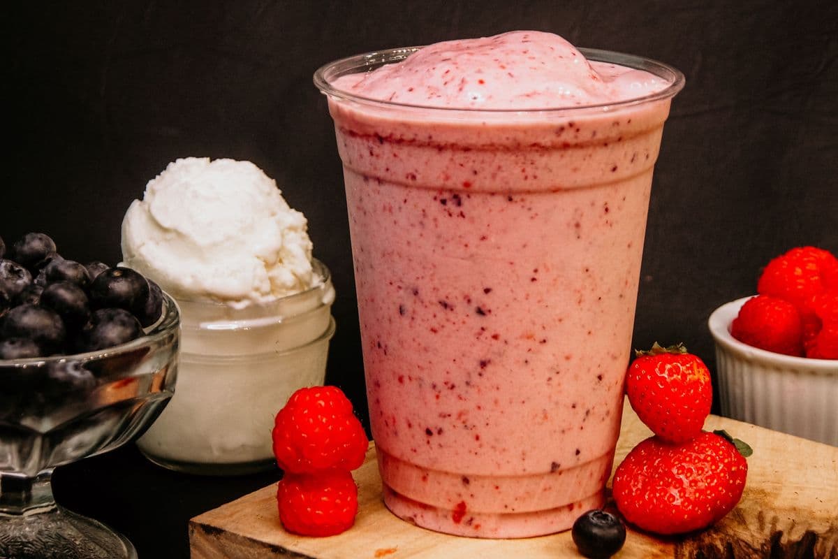 The Guava Berry Smoothie (16 oz)