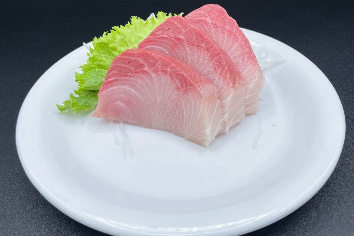 205 Hamachi (Yellow Tail) Sashimi (3pcs)