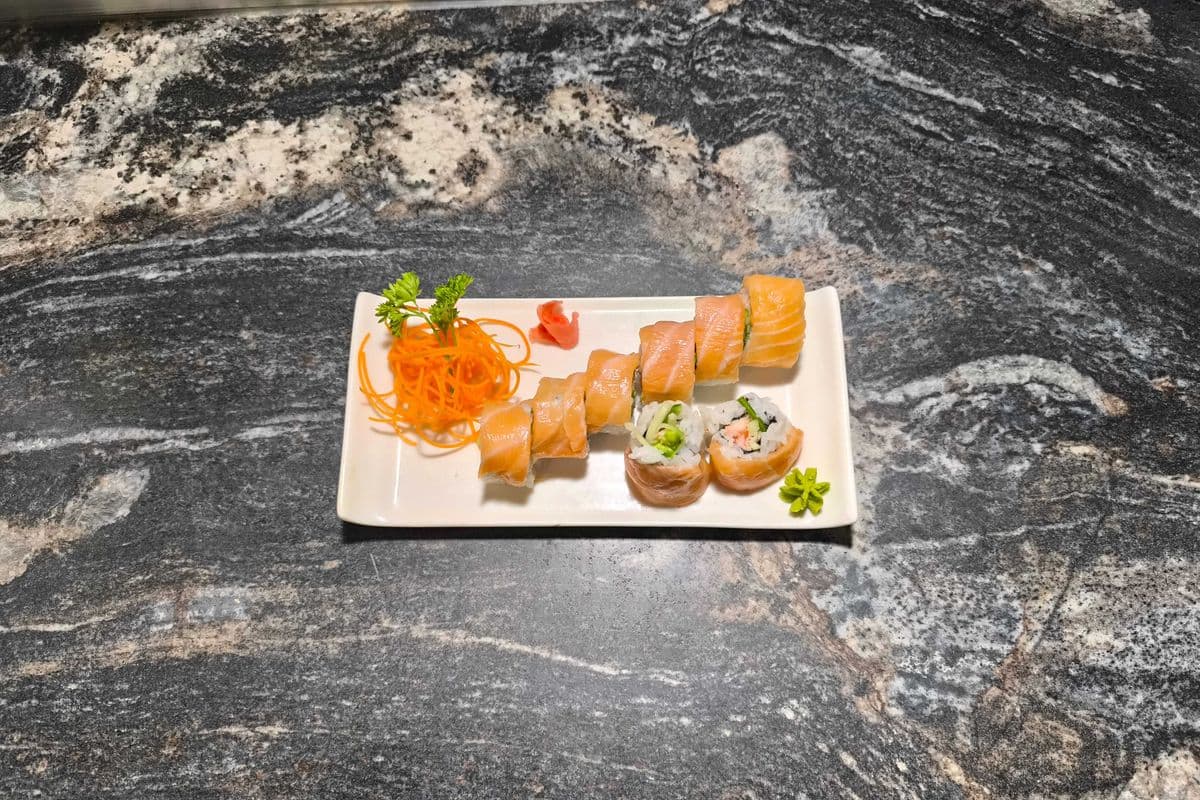 Red Tiger Roll (8 pcs)
