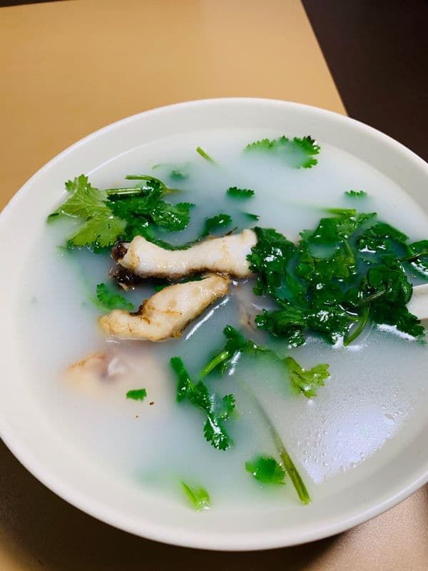 91. Fish Bone and Belly with Parsley in Broth 魚骨腩芫茜水