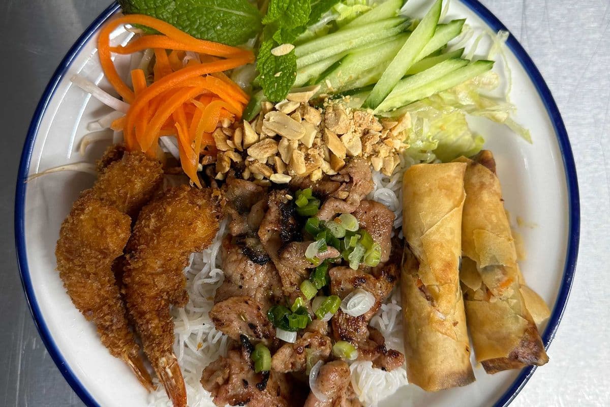 K7. Deluxe Vermicelli Bowl with Three Panko Shrimp and Two Spring Rolls