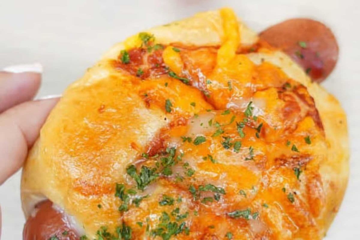 Cheesy Dog bun (warmed)