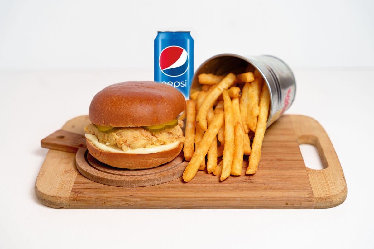 Hi Five Chicken Sandwich Meal (1146 Cal)
