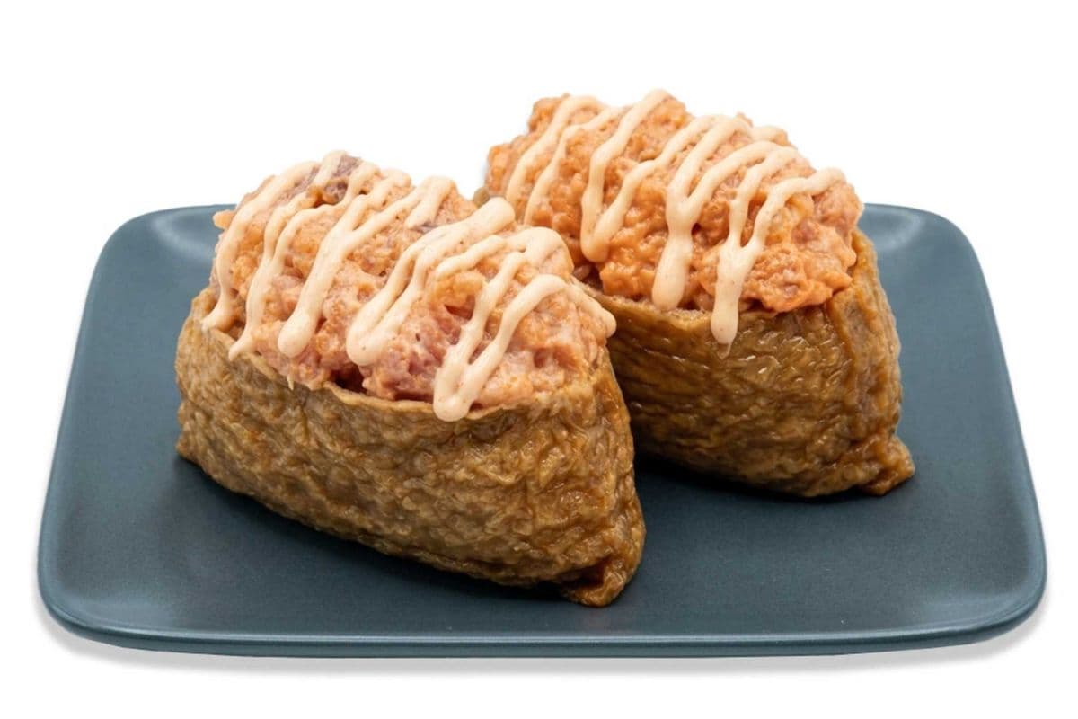 Inari Spicy Salmon (2 pcs)