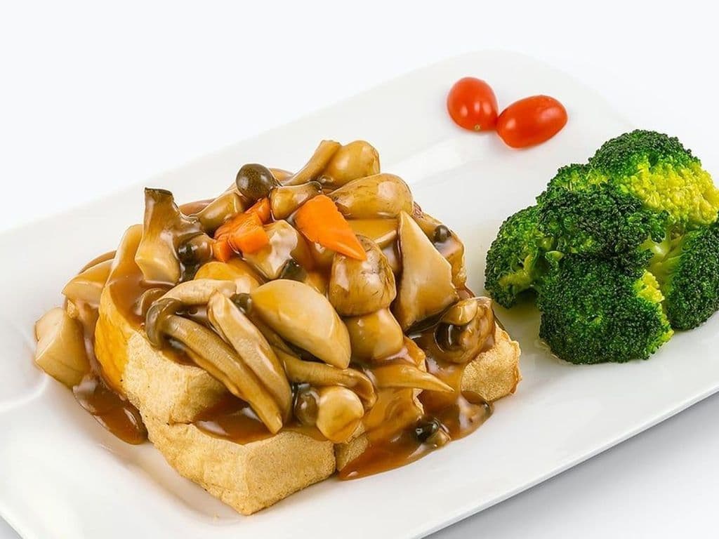 807 Deep Fried Tofu with Mushrooms 有機雜菌紅燒豆腐