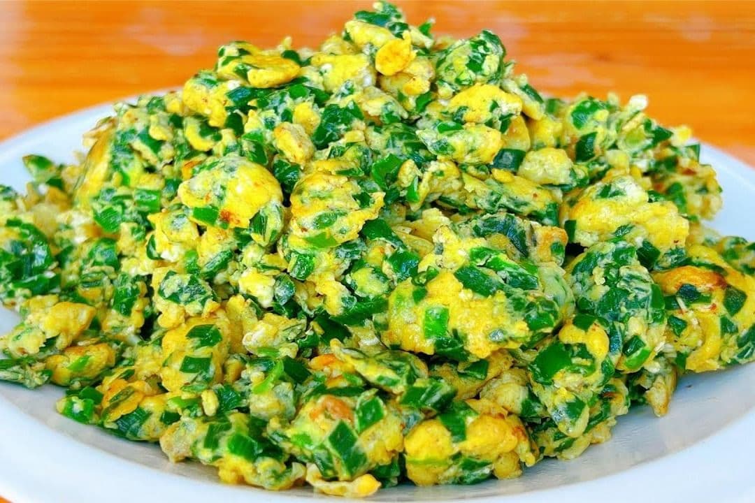 Scrambled Eggs with Chives 韭菜炒蛋