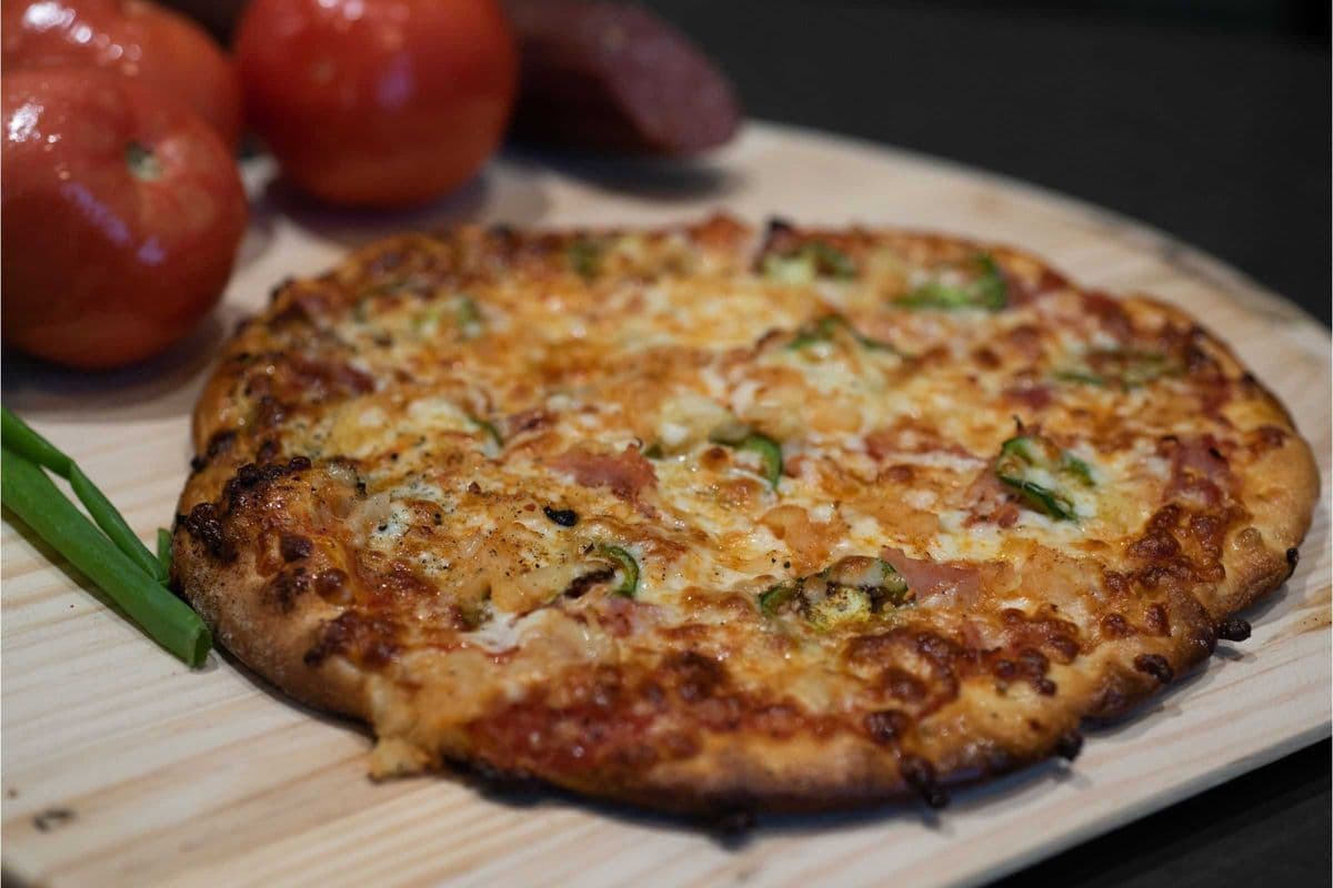 Large Maui Wowi Pizza