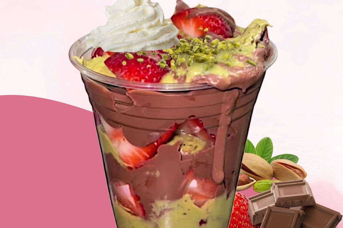 Dubai Chocolate Pistachio Strawberry Cup