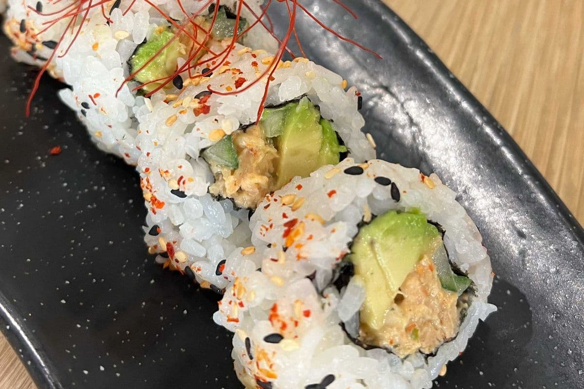 Spicy Avocado Tuuna Roll (8 pcs) (Vegan, gluten free, made with organic ingredients)