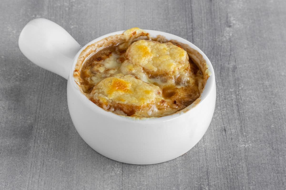Soupe a l'oignon gratinée / French Onion Soup Au Gratin