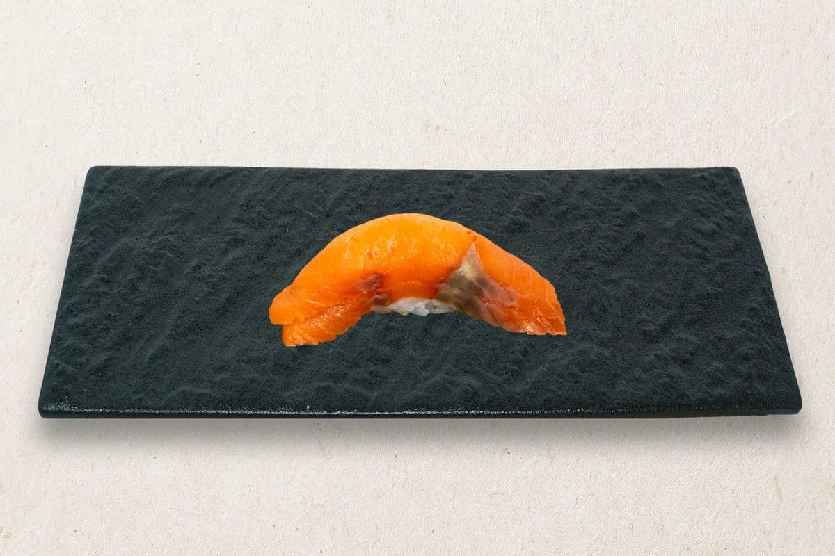 Smoked Salmon Sushi (1 pc)