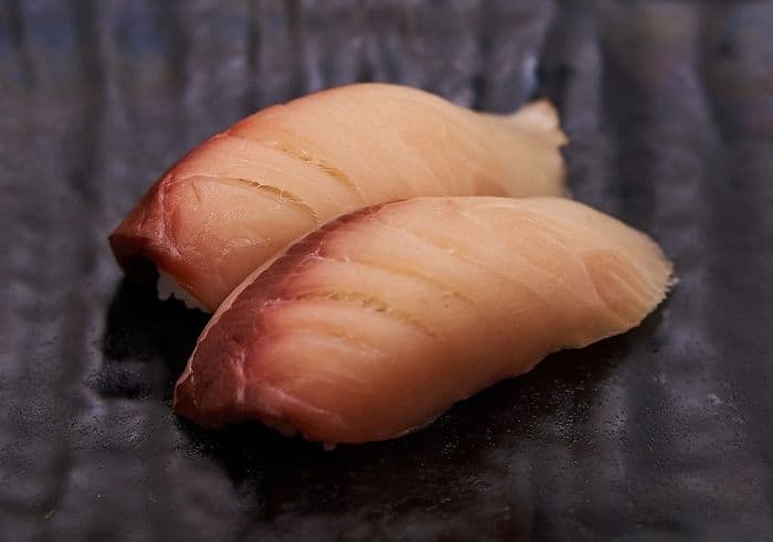 Hamachi Sushi (2 pcs)