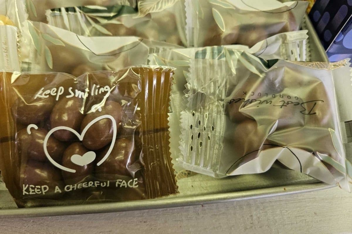 Chocolate almonds