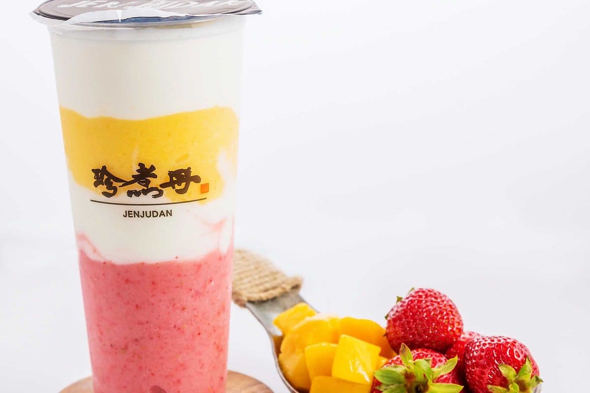 Mango & Strawberry Yogurt Smoothie