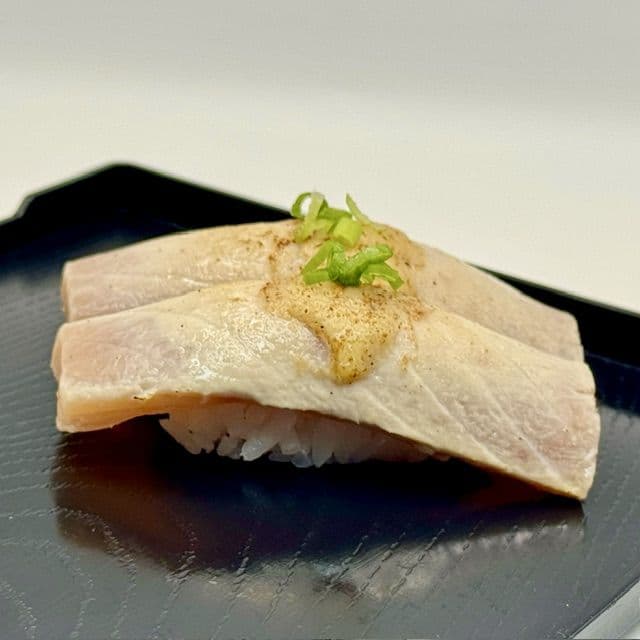 Aburi Tuna (2 pcs) / 炙烧金枪鱼(2 只)