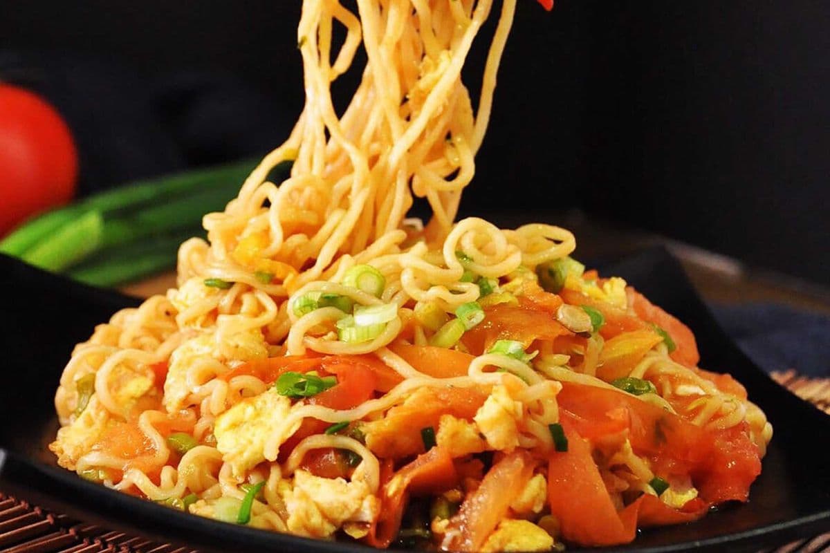 Tomato Stir Fried Noodles 番茄蛋炒面