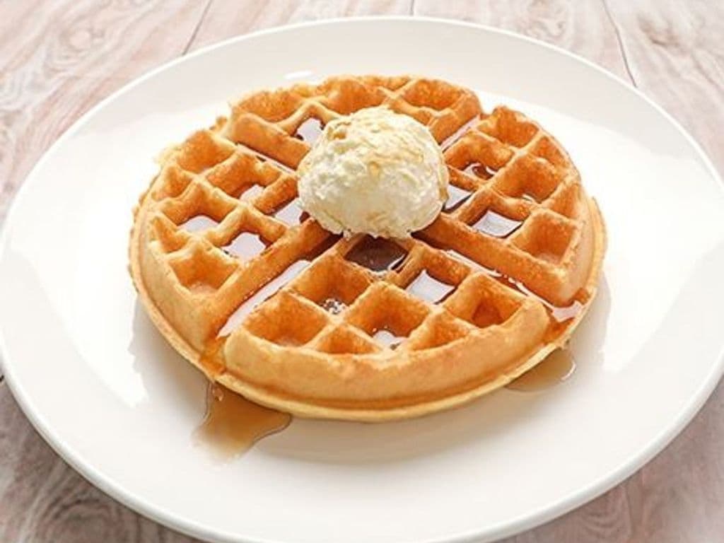 Smitty's Original Waffle With Fruit Topping