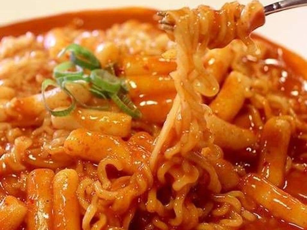 Lah Bokki (떡볶이/辣年糕拉麵)