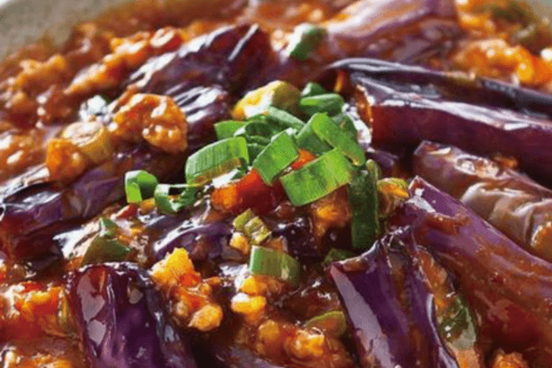 鱼香茄子 / Spicy-Flavored Eggplant