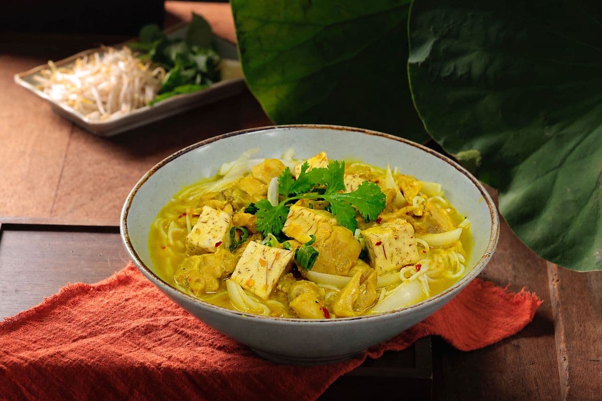 6B. Curry Noodles Soup - Bún Cà Ri