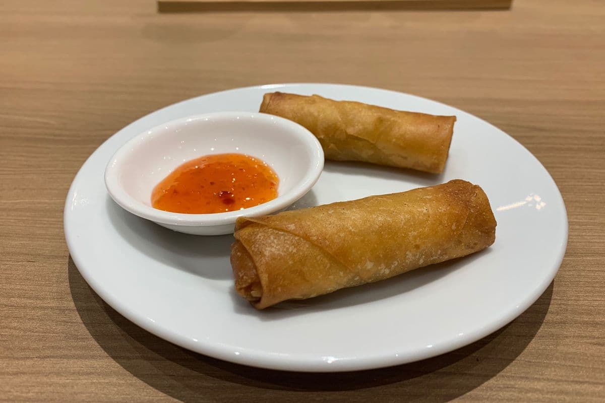 10. Rouleaux impériaux végétariens (2 mcx) / Vegetarian Imperial Rolls (2 pcs)