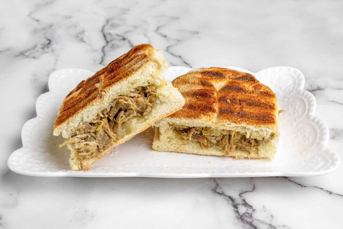 Pan Con Lechon