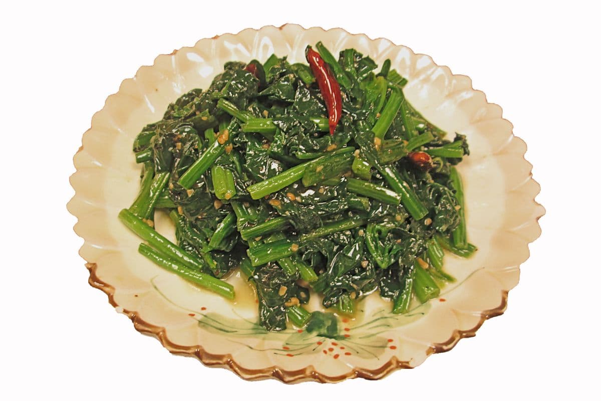 142. Spinach with Black Pepper Garlic Sauce 克椒蒜茸炒菠菜