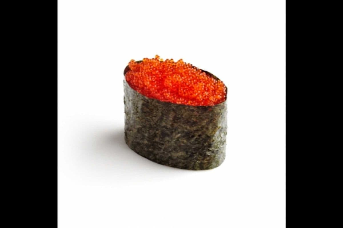 E02. Tobiko Nigiri (1 pc)