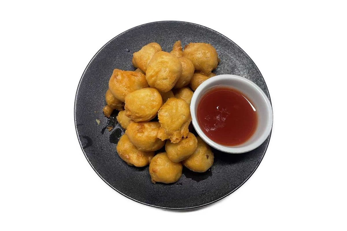 C8. Chicken Balls (w/ Sweet & Sour Dipping Sauce) 炸鸡波