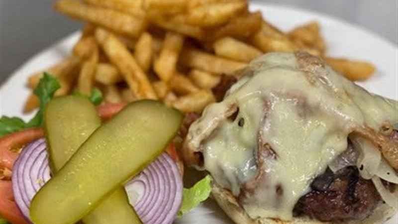 BACON & BRIE DOUBLE SMASH BURGER
