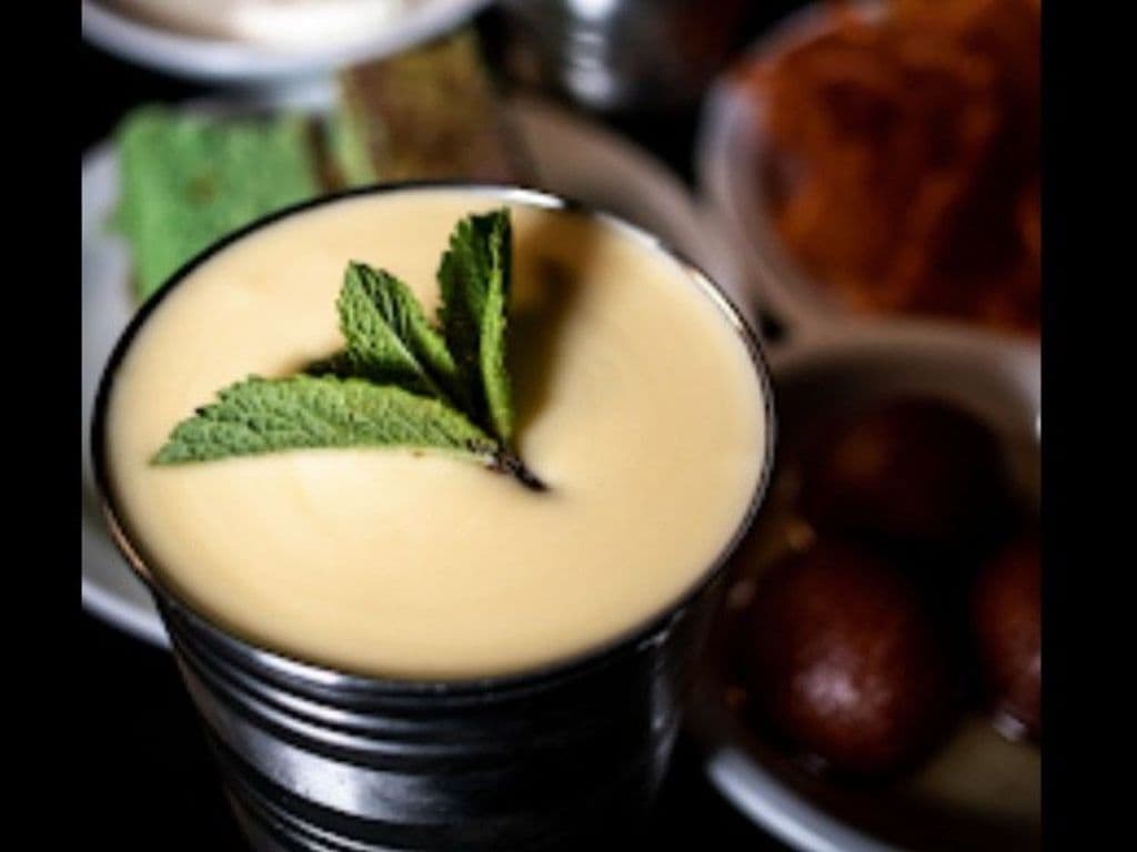 MANGO LASSI