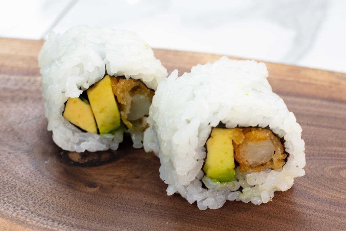 Avocado and Shrimp Rolls (6 pcs)