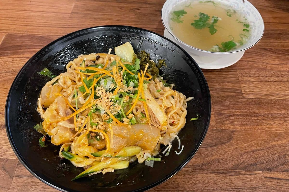 Dried Noodle with Beef Tripe (牛杂干拌面)
