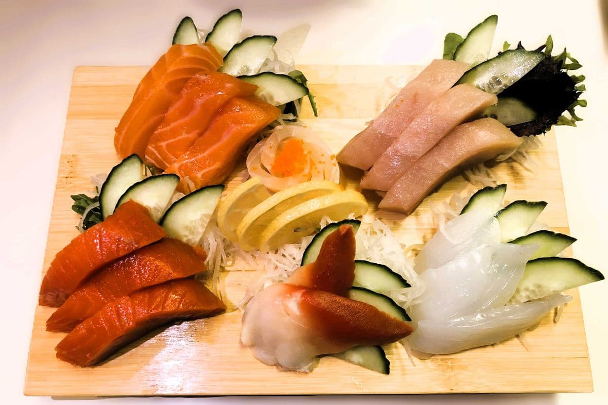 Assorted Sashimi (14 pcs)