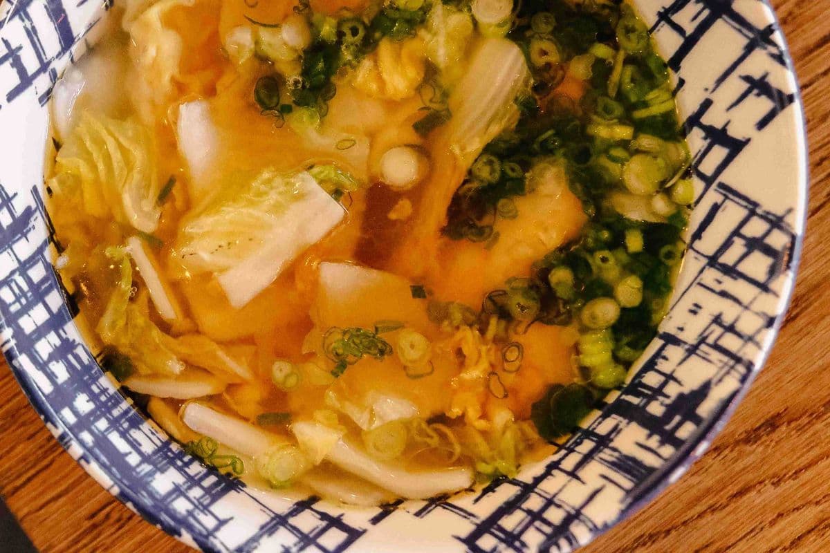 Spicy Pork and Veggie Wontons Soup (10 pieces)