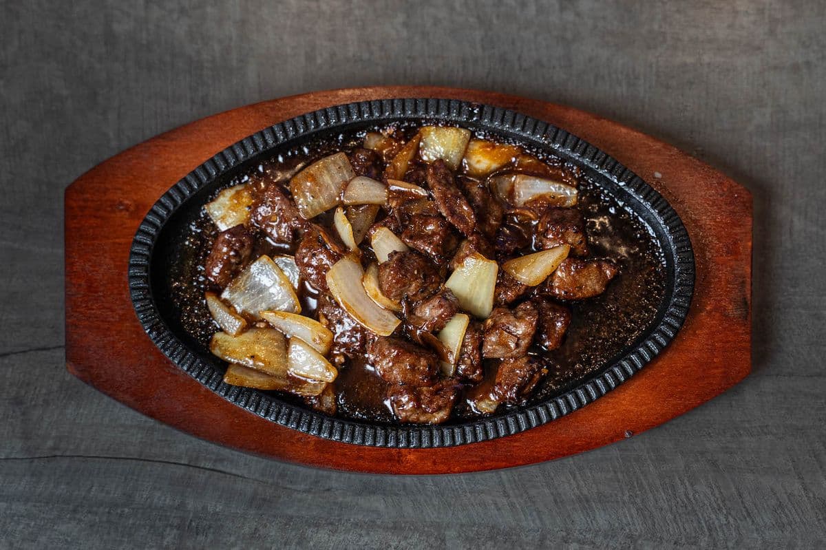 Black Pepper Beef Tenderloin on Sizzling Plate / 鐵板黑胡椒牛柳(辣)