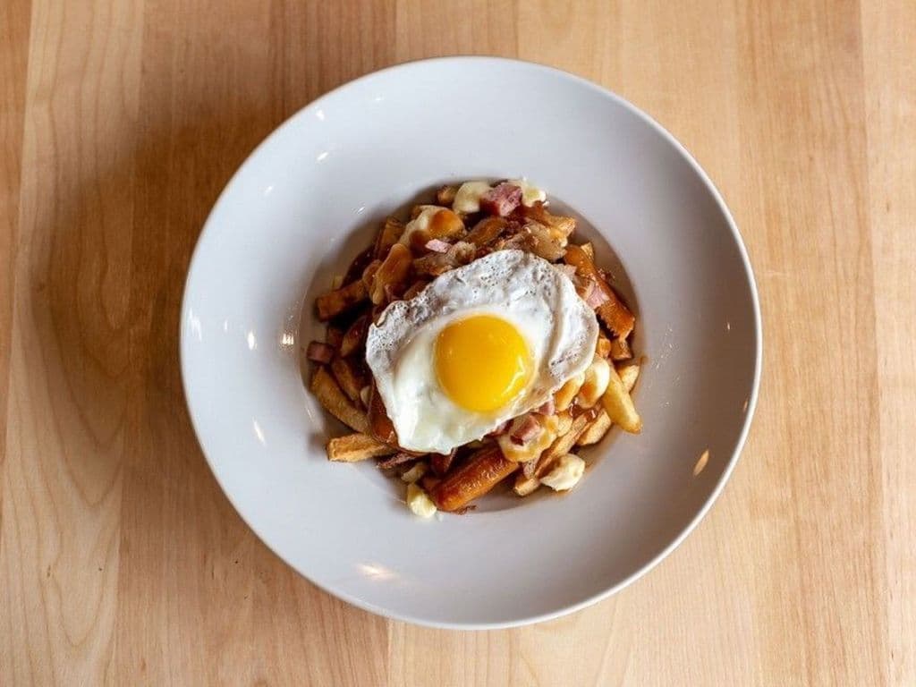 Québec - Poutine Cabane à Sucre / Sugar Shack Poutine - Quebec