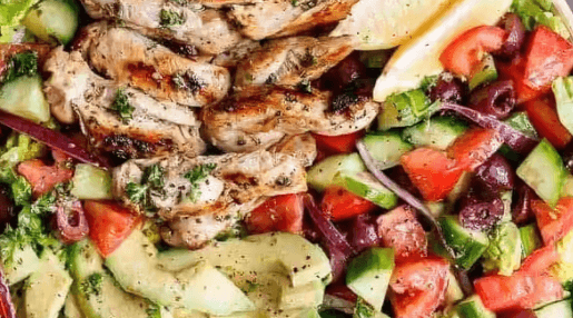 Salade au poulet mariné