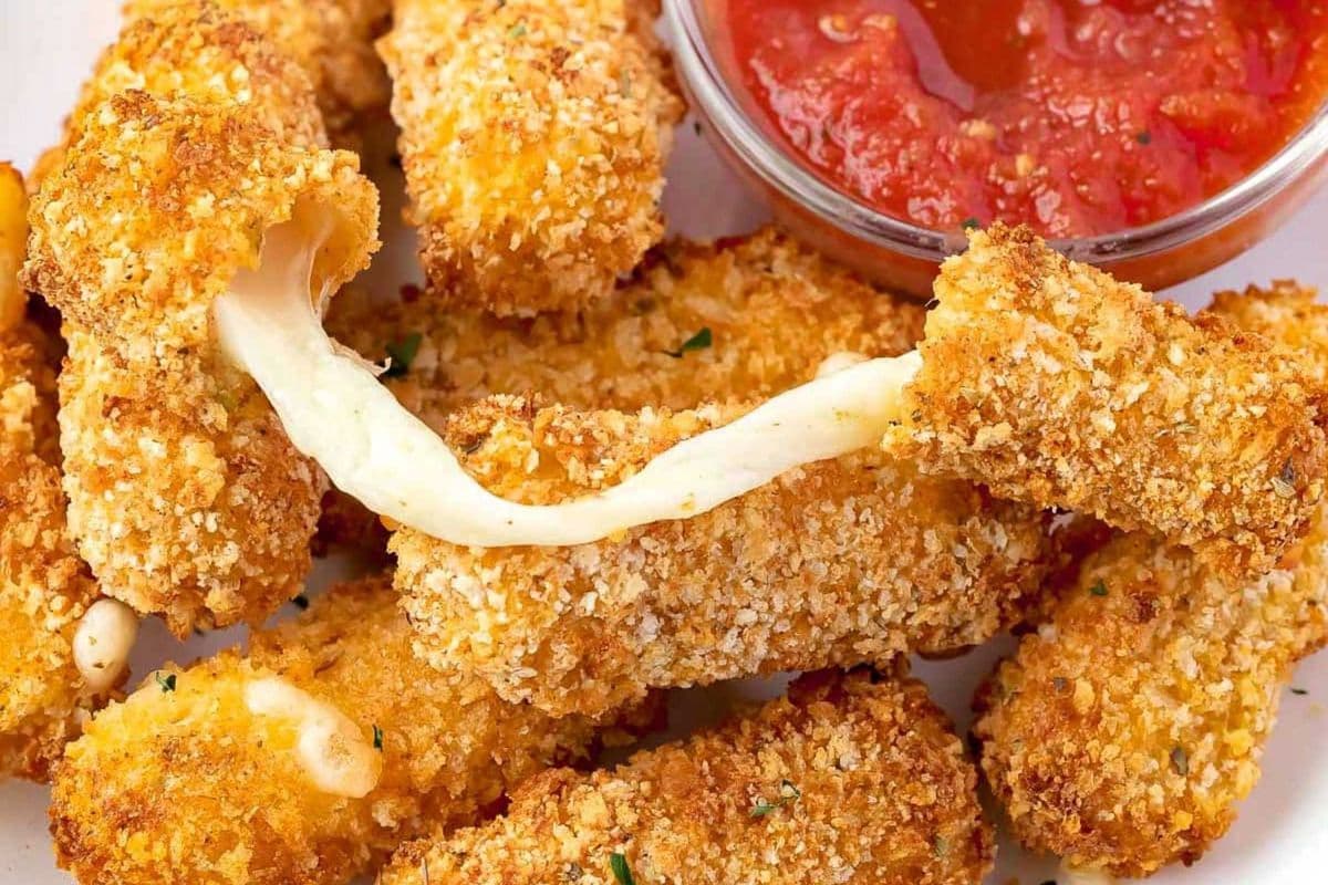Mozzarella Sticks (6 pcs)