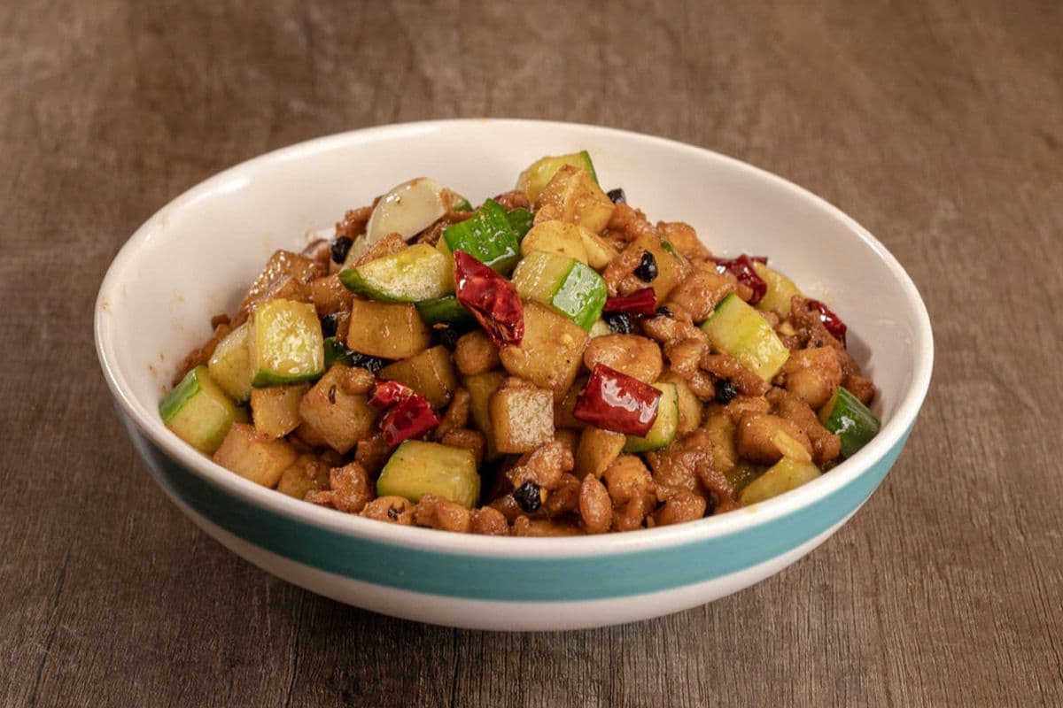 Stir Fried Chicken with Potato and Black Bean 土家豆豉鸡丁